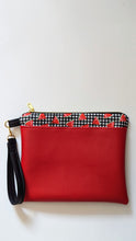 Load image into Gallery viewer, Clara Wristlet
