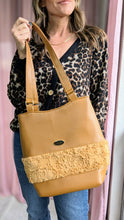 Load image into Gallery viewer, Camden Bag- Snakeskin Fur
