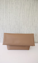 Load image into Gallery viewer, Cecile Clutch- Oatmeal
