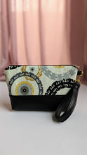 Load image into Gallery viewer, Cali Clutch- Gold, Black &amp; White
