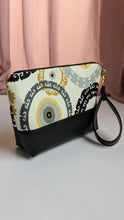 Load image into Gallery viewer, Cali Clutch- Gold, Black &amp; White
