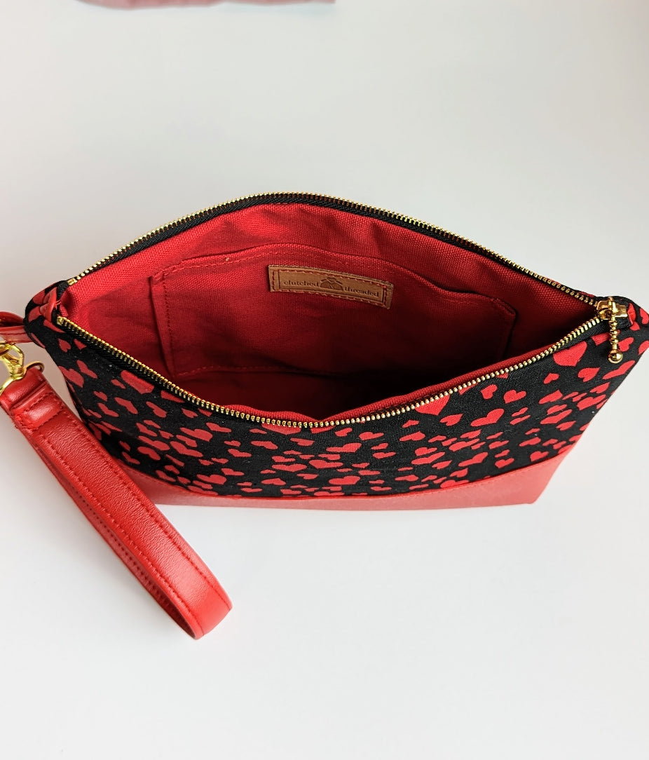 Cali Clutch- Blk/Red Hearts