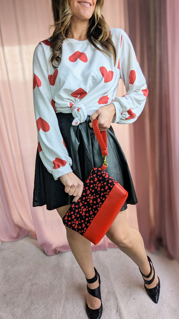 Cali Clutch- Blk/Red Hearts